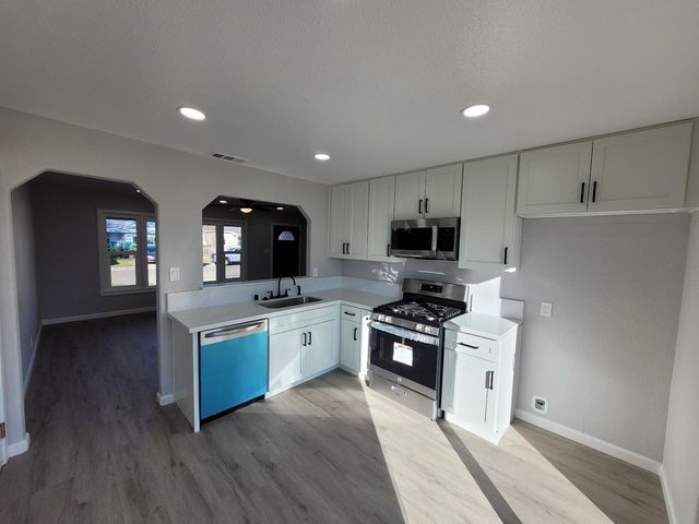 1548 Sterling St, Sacramento, CA 95822