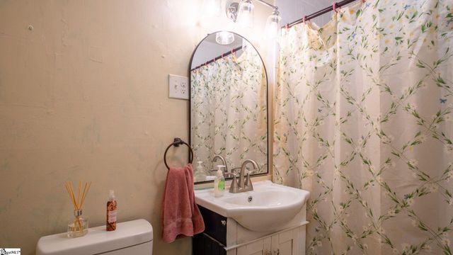 405 Perry Road, Greenville, SC 29609