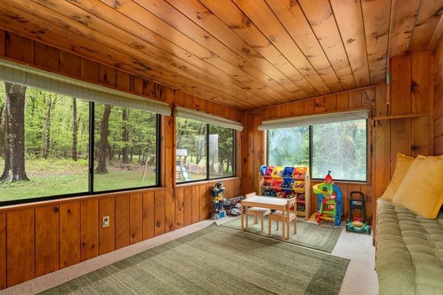 369 Central Tpke, Sutton, MA 01590