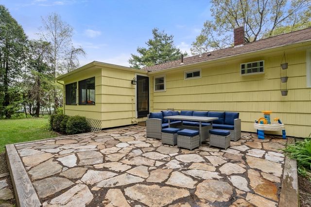 369 Central Tpke, Sutton, MA 01590