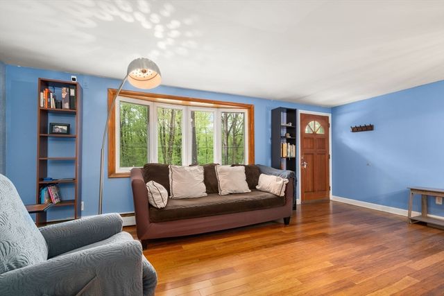 369 Central Tpke, Sutton, MA 01590