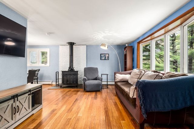 369 Central Tpke, Sutton, MA 01590