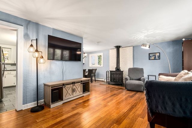 369 Central Tpke, Sutton, MA 01590