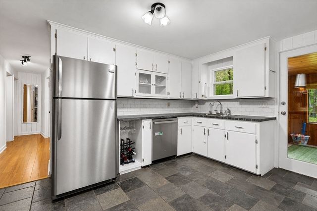 369 Central Tpke, Sutton, MA 01590