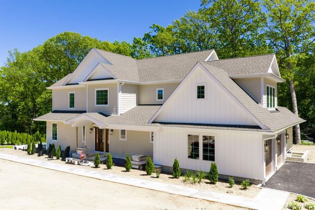 52 Brookfield Road, Northport, NY 11768