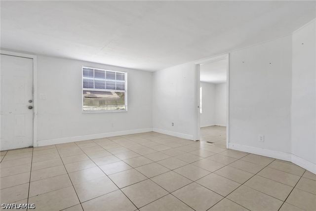 5326 Dixie DR, Naples, FL 34113