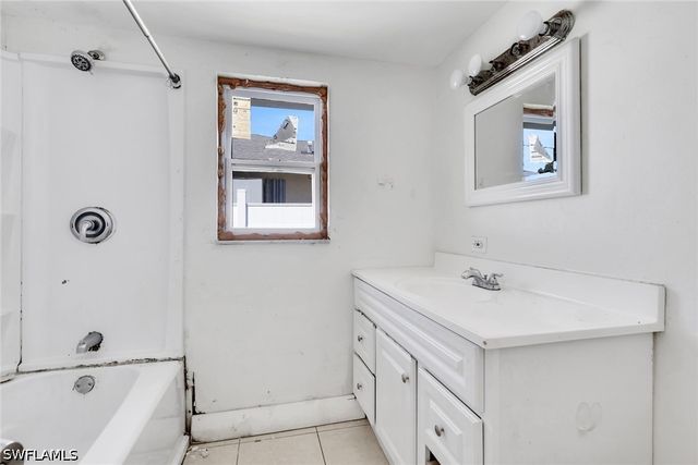 5326 Dixie DR, Naples, FL 34113