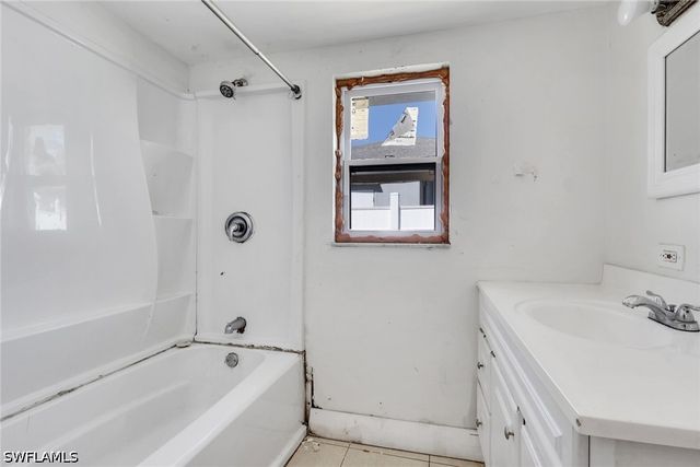 5326 Dixie DR, Naples, FL 34113