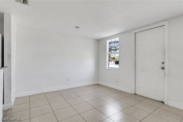 5326 Dixie DR, Naples, FL 34113