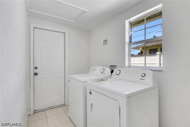 5326 Dixie DR, Naples, FL 34113