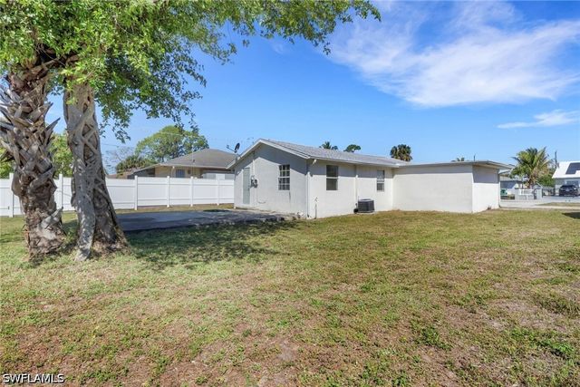 5326 Dixie DR, Naples, FL 34113