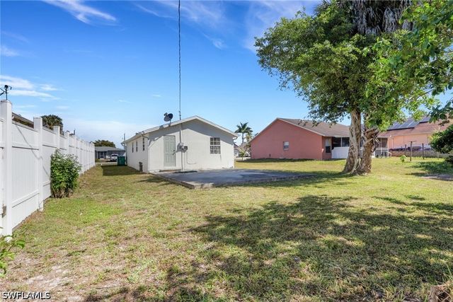 5326 Dixie DR, Naples, FL 34113