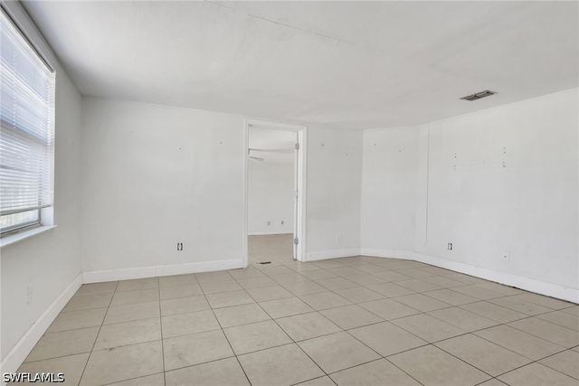 5326 Dixie DR, Naples, FL 34113