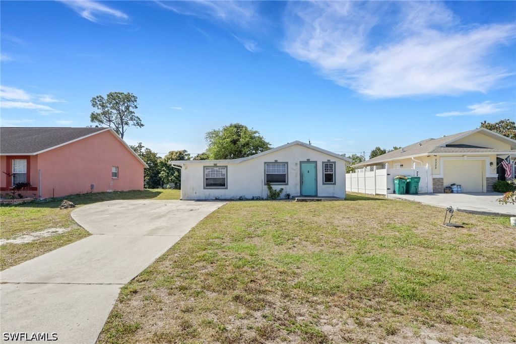 5326 Dixie DR, Naples, FL 34113