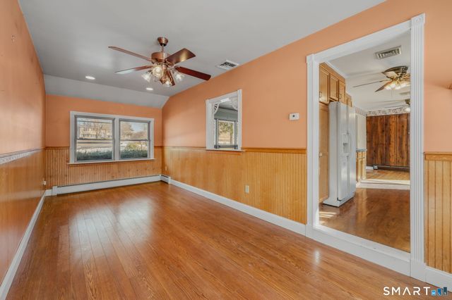 1040 East Lake Road, Montville, CT 06370