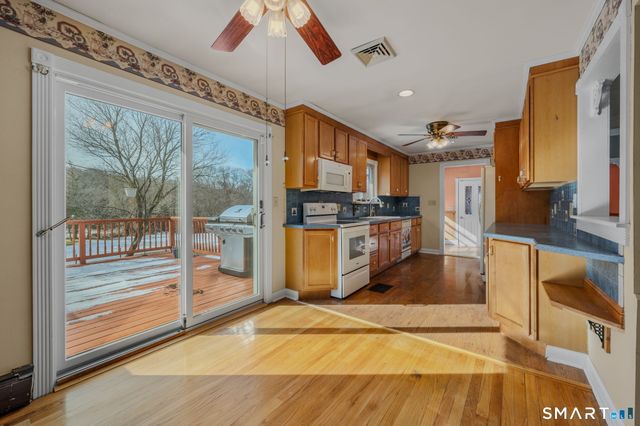 1040 East Lake Road, Montville, CT 06370