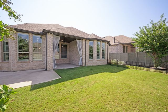 817 Nuthatch Court, Argyle, TX 76226