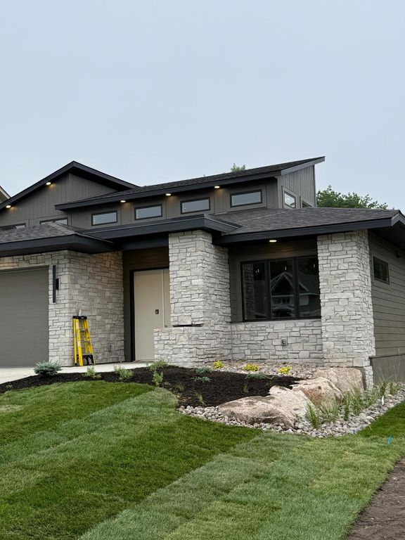 719 Ensconced Way, Chaska, MN 55318 — photo 2