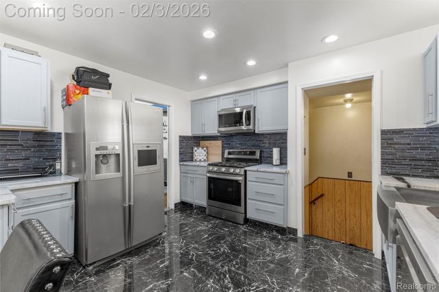 11641 Royal Grand, Redford Charter Township, MI 48239