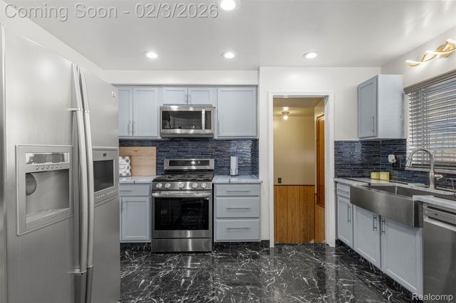 11641 Royal Grand, Redford Charter Township, MI 48239