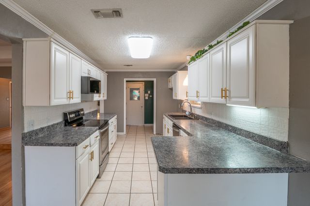 2707 Woodshire Drive, Arlington, TX 76016