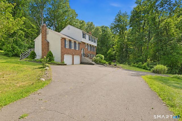 15 Deer Run Lane, North Haven, CT 06473