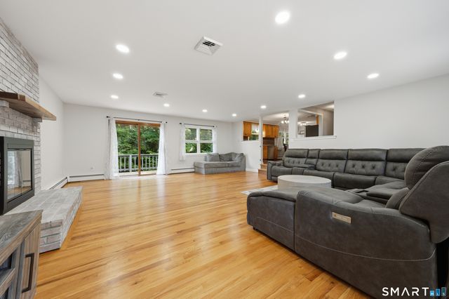 15 Deer Run Lane, North Haven, CT 06473