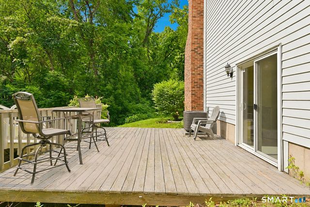 15 Deer Run Lane, North Haven, CT 06473