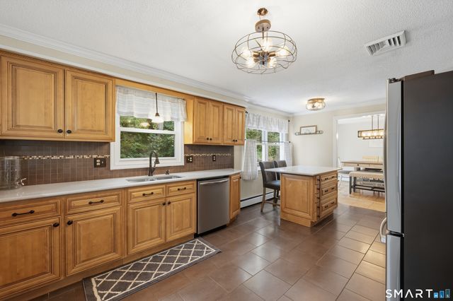 15 Deer Run Lane, North Haven, CT 06473