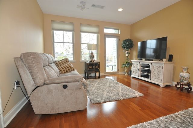 2 Harvest Drive 209, North Andover, MA 01845