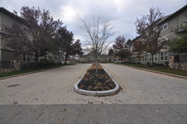 2 Harvest Drive 209, North Andover, MA 01845