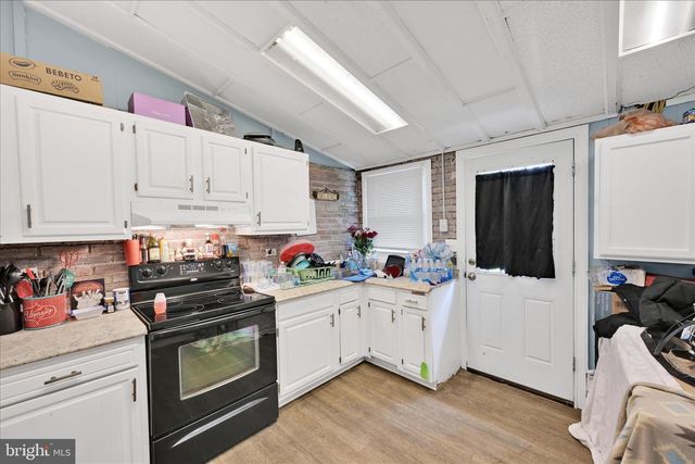 636 SNYDER ST, Pottsville, PA 17901