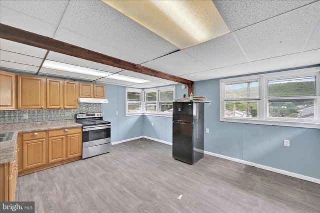 636 SNYDER ST, Pottsville, PA 17901