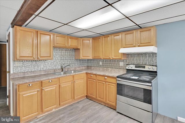 636 SNYDER ST, Pottsville, PA 17901