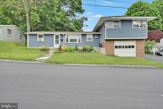 636 SNYDER ST, Pottsville, PA 17901