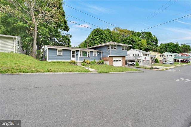 636 SNYDER ST, Pottsville, PA 17901
