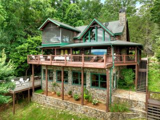 857 Lakeview Drive, Blue Ridge, GA 30513