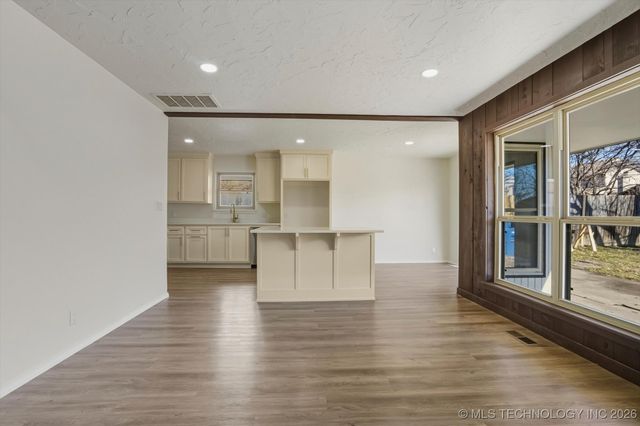 6803 S 77th East Avenue, Tulsa, OK 74133