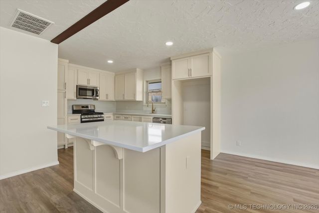 6803 S 77th East Avenue, Tulsa, OK 74133