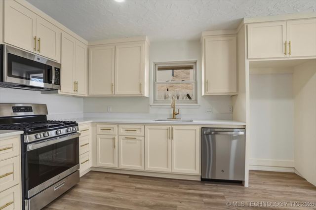 6803 S 77th East Avenue, Tulsa, OK 74133