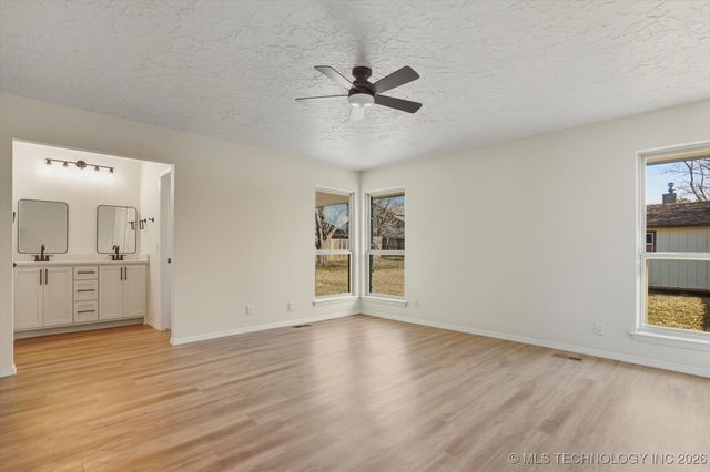 6803 S 77th East Avenue, Tulsa, OK 74133