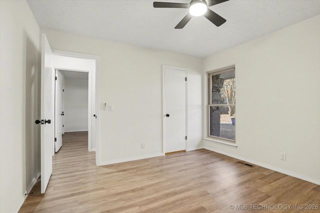 6803 S 77th East Avenue, Tulsa, OK 74133