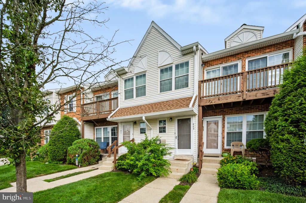 609 GLEN LANE, NORRISTOWN, PA 19403 — exterior