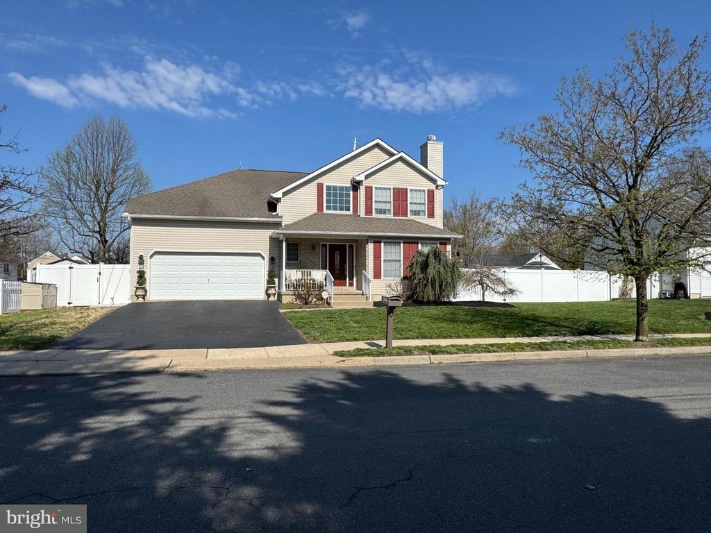 Image 2 of property listing at 350 LEONARD AVE, Hamilton, NJ 08619