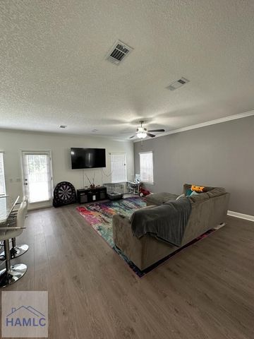 673 Fairview Circle, Hinesville, GA 31313