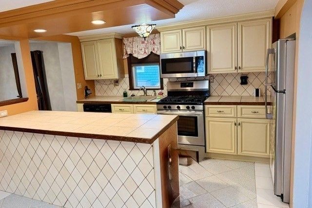 3 Moreland Avenue, Hull, MA 02045