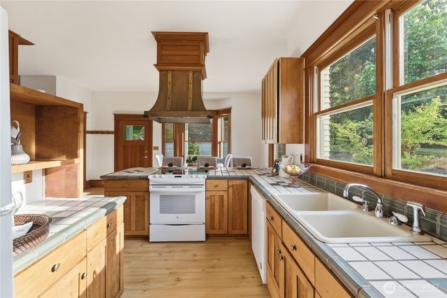 20015 NE 50th Street, Redmond, WA 98053