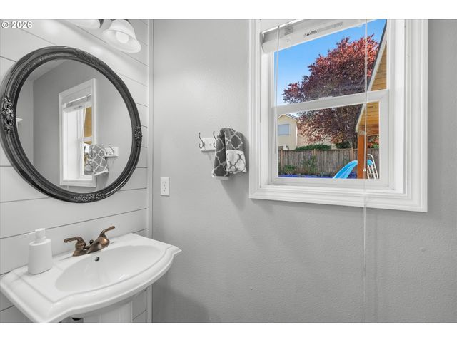 14428 BRITTANY Ter, Oregon City, OR 97045