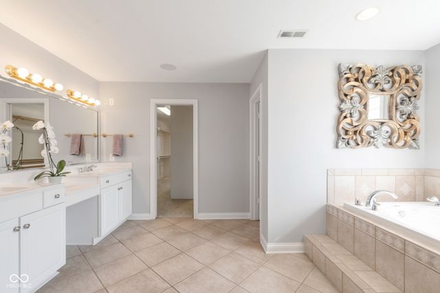 11752 Skyhawk Court, Fishers, IN 46037