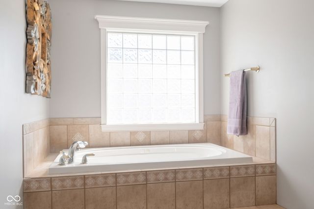 11752 Skyhawk Court, Fishers, IN 46037